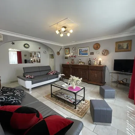 Holiday home De La Lionnaire Orches
